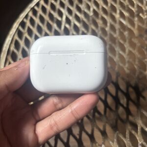 Apple AirPods Pro R: A2084 / L: A2083 / Case: A2190 White (Bluetooth) - Broken